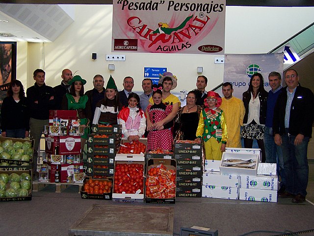 Los Personajes del Carnaval 2012 reciben su peso en productos de la tierra - 1, Foto 1