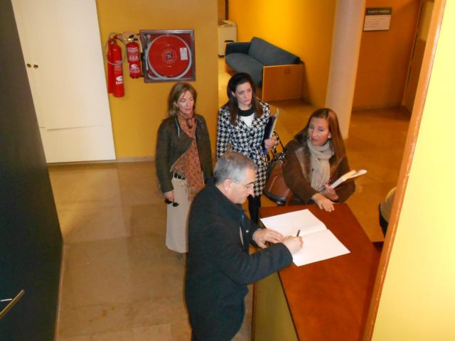 Barquero visita el edificio Anexo al Ayuntamiento con técnicos de ONCE para comprobar su accesibilidad - 1, Foto 1