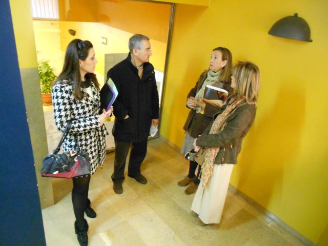 Barquero visita el edificio Anexo al Ayuntamiento con técnicos de ONCE para comprobar su accesibilidad - 2, Foto 2