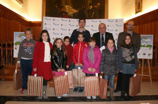 Ayuntamiento y Aqualia entregan los premios del concurso El agua, el lujo más transparente - 1, Foto 1