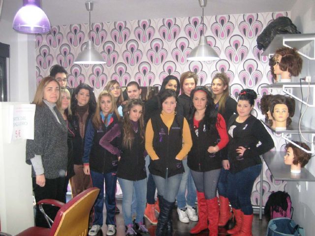 El ayuntamiento imparte un programa de cualificación profesional en Servicos Auxiliares de Peluquería para 15 alumnos - 1, Foto 1