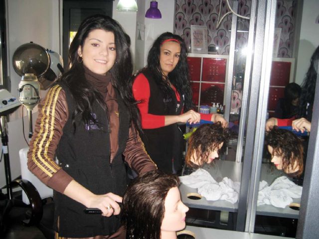 El ayuntamiento imparte un programa de cualificación profesional en Servicos Auxiliares de Peluquería para 15 alumnos - 3, Foto 3