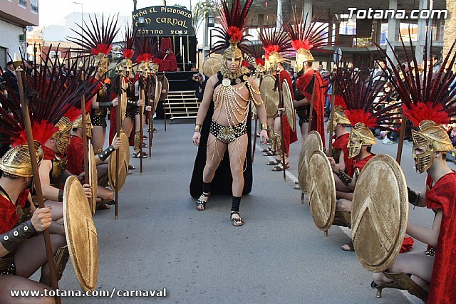 La Musa y Don Carnal junto con las de peñas de carnaval impregnan de luz, color y ritmo las calles de Totana con el desfile de adultos - 2, Foto 2