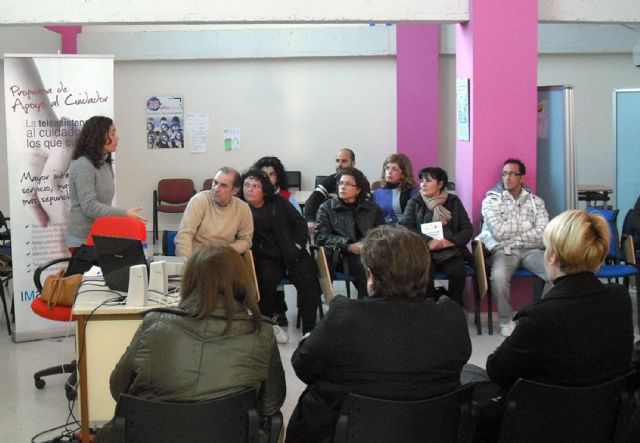 Los cuidadores de personas dependientes amplían su formación en Las Torres de Cotillas - 2, Foto 2