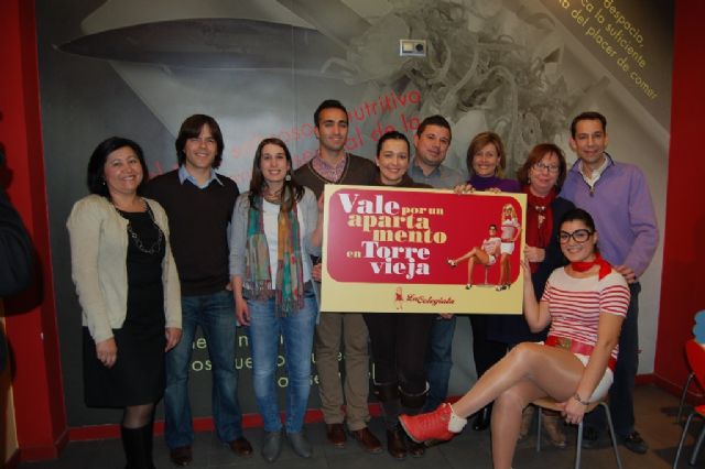 La Colegiala hace entrega del apartamento en Torrevieja a los ganadores del concurso - 2, Foto 2