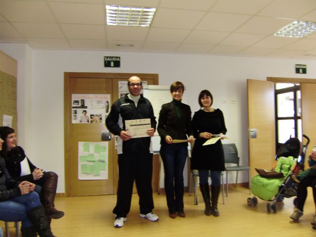 He closes the course of social skills for employment developed by the group "The Candle", Foto 2