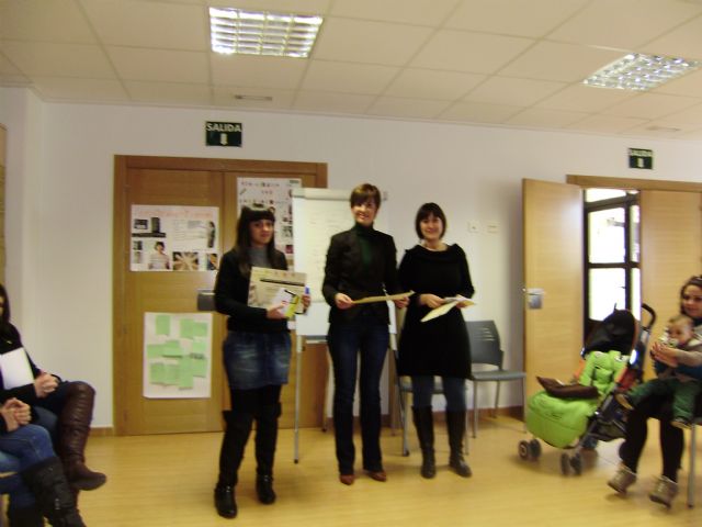 He closes the course of social skills for employment developed by the group "The Candle", Foto 3