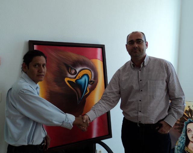 Donan al Ayuntamiento un cuadro con la imagen de un Águila en cuyo ojo se refleja el rostro de Paco Rabal - 1, Foto 1