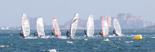 Los Alczares ser la sede del Campeonato de Europa de Windsurfing que reunir a unos 300 deportistas de 22 pases - 2