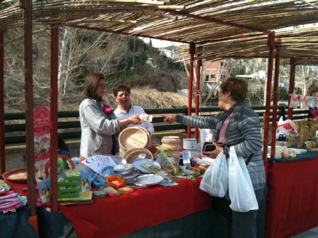Blanca recoge la mejor artesanía  en la explanada del MUCAB - 1, Foto 1