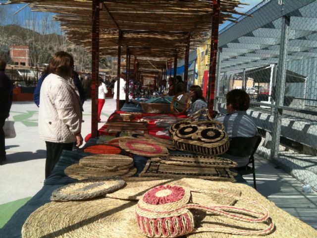 Blanca recoge la mejor artesanía  en la explanada del MUCAB - 2, Foto 2
