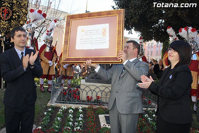 La alcaldesa y el consejero de Cultura y Turismo hacen entrega del del título de Fiesta de Interés Turístico Regional a la Semana Santa de Totana - 1, Foto 1