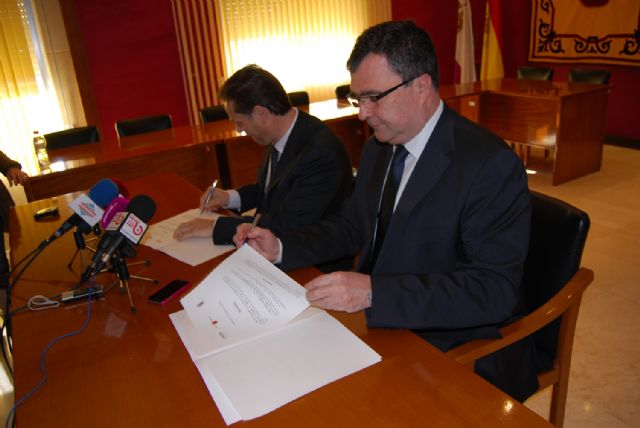 El Ayuntamiento de Bullas firma un protocolo de actuación para reducir el consumo energético e impulsar las energías renovables - 2, Foto 2