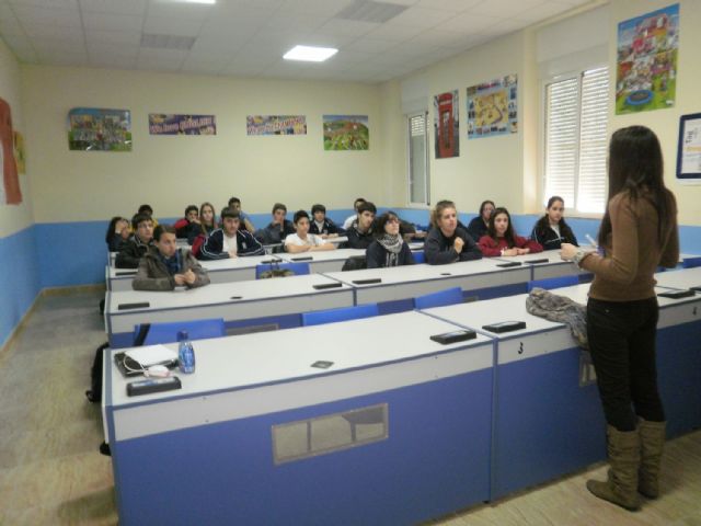 Los alumnos de Adoratrices aprenden sobre los efectos nocivos del tabaco - 1, Foto 1