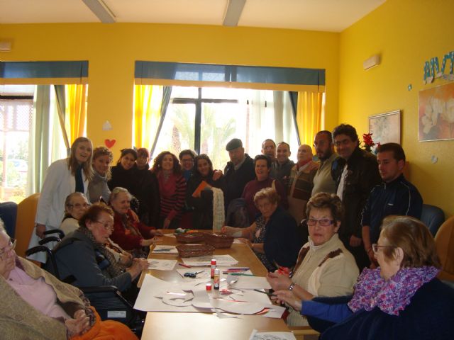 Users of Psychosocial Support Services visit the Senior Residence "La Purisima", Foto 2