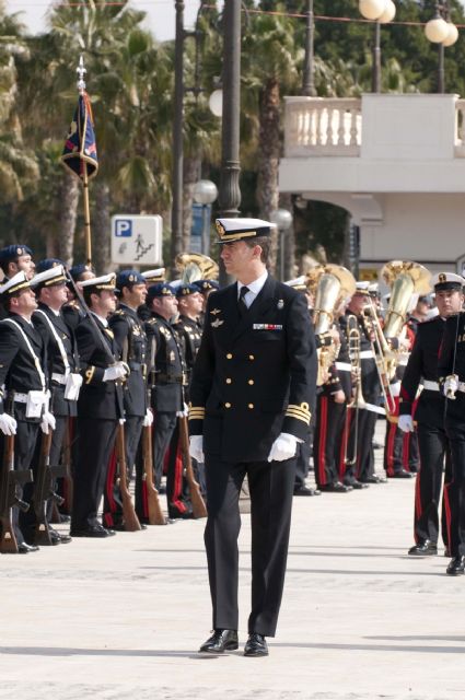 El príncipe se salta el protocolo para saludar a los cartageneros - 3, Foto 3