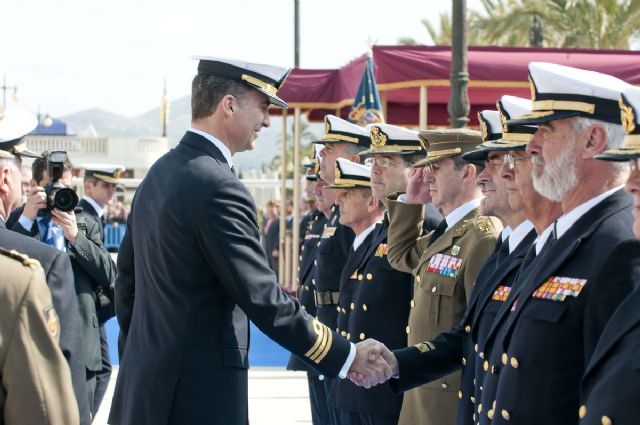 El príncipe se salta el protocolo para saludar a los cartageneros - 4, Foto 4