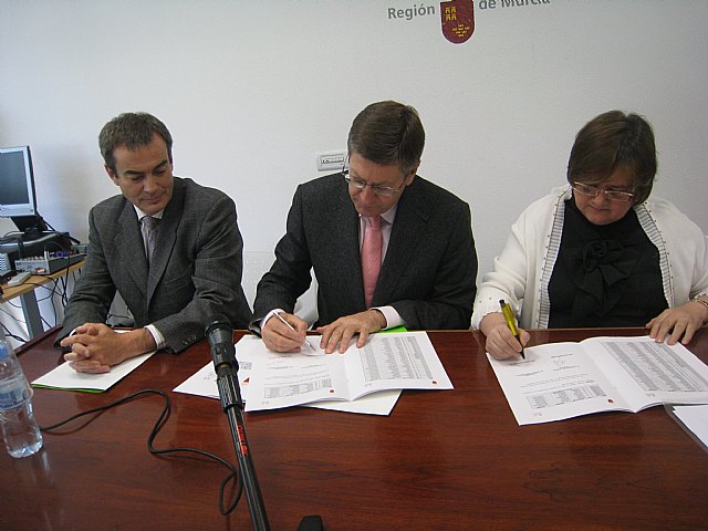 La Comunidad adquiere un nuevo autobús adaptado que dará servicio a personas con discapacidad - 1, Foto 1