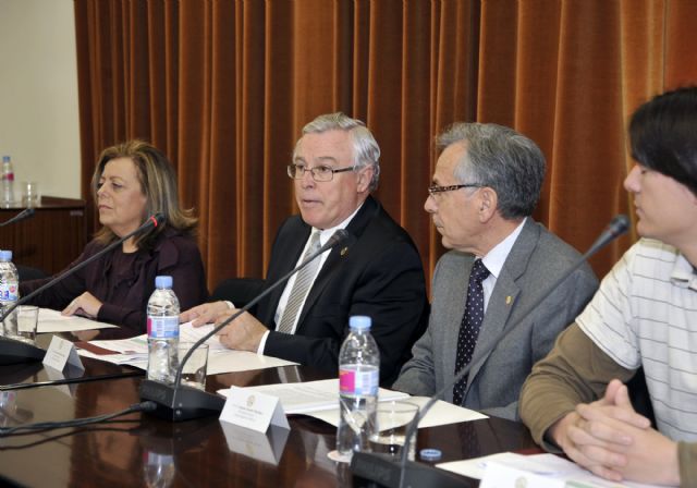 La Universidad de Murcia impulsa una campaña de recogida de alimentos - 3, Foto 3