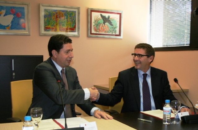 Obras Públicas agiliza las autorizaciones de transporte gracias a la colaboración del Colegio de Gestores Administrativos - 1, Foto 1