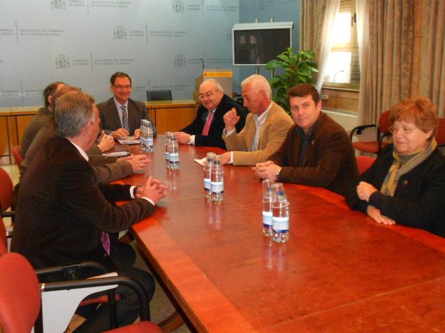 El Delegado se compromete a interceder ante el Gobierno de la Nación para acelerar los pagos a los expropiados por la Autovía del Reguerón - 1, Foto 1