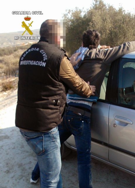 La Guardia Civil detiene a dos personas relacionadas con robos en interior de vehículos de Cieza - 2, Foto 2