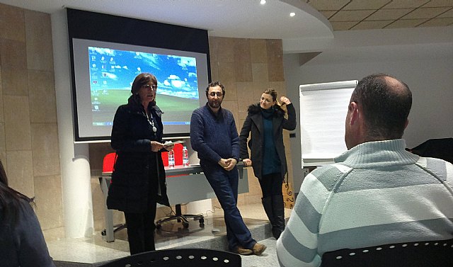 Educación imparte a las AMPAS un curso de Formación para Padres - 1, Foto 1