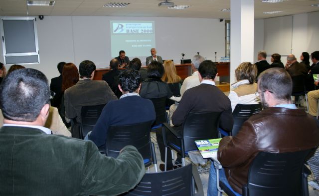 El Polígono Base 2000 de Lorquí apuesta por el trabajo en equipo para mejorar la competitividad y la calidad de los servicios de las empresas - 1, Foto 1