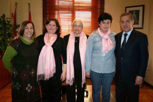 El alcalde de alcantarilla recibió en el ayuntamiento a las mujeres premiadas con los iv premios del área de la mujer 2012 - 2, Foto 2