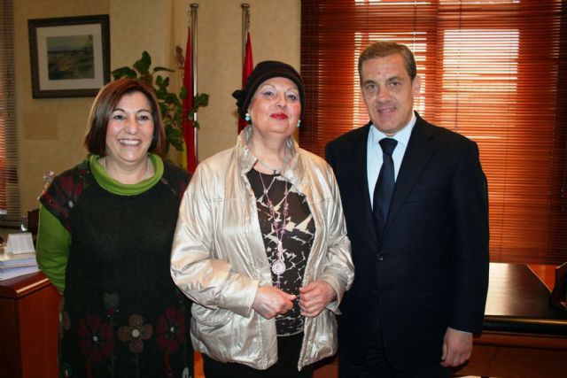 El alcalde de alcantarilla recibió en el ayuntamiento a las mujeres premiadas con los iv premios del área de la mujer 2012 - 3, Foto 3