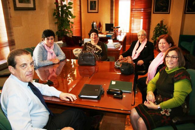 El alcalde de alcantarilla recibió en el ayuntamiento a las mujeres premiadas con los iv premios del área de la mujer 2012 - 4, Foto 4