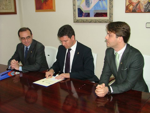 El Ayuntamiento de Alhama firma un convenio con la Universidad Politécnica de Cartagena - 1, Foto 1