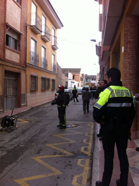 Sofocan un incendio provocado en una vivienda de la Calle Aragón originado por un cortocircuito en el frigorífico, Foto 1