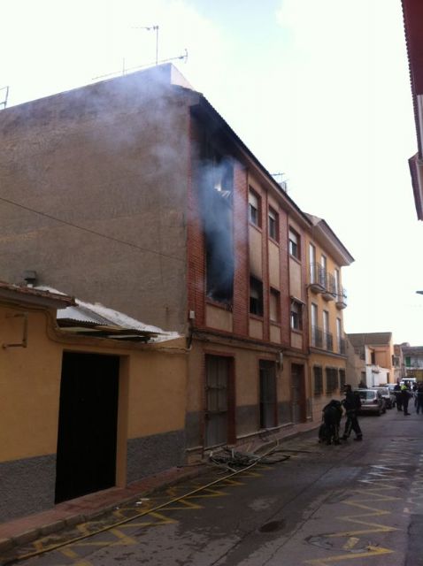 Sofocan un incendio provocado en una vivienda de la Calle Aragón originado por un cortocircuito en el frigorífico, Foto 3