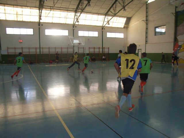 Los equipos de Fútbol Sala cadete masculino del Colegio Reina Sofía y juvenil masculino del IES Prado Mayor participaron en los cuartos de final de la fase intermunicipal de Deporte Escolar, Foto 2