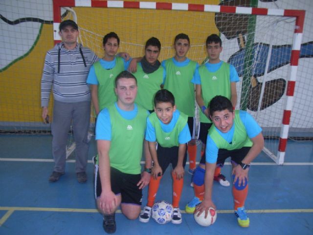 Los equipos de Fútbol Sala cadete masculino del Colegio Reina Sofía y juvenil masculino del IES Prado Mayor participaron en los cuartos de final de la fase intermunicipal de Deporte Escolar, Foto 4