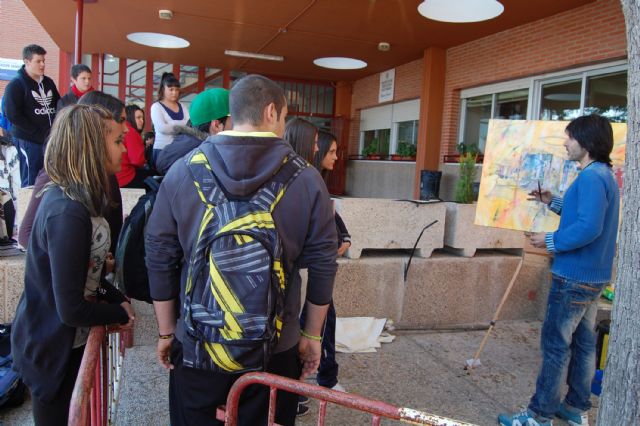 Una curiosa clase a golpe de pincel en el IES Salvador Sandoval torreño - 2, Foto 2