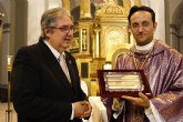 La Agrupacin del Jess Nazareno otorga el ttulo de Hermano de Honor de la Agrupacin y Nazareno de Honor 2012 al reverendo D. Jos Manuel Martnez Rosique