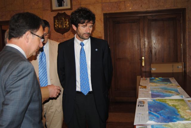 El IEO presenta un mapa en relieve del fondo marino, que regalará a todos los colegios del litoral de la Región de Murcia - 1, Foto 1