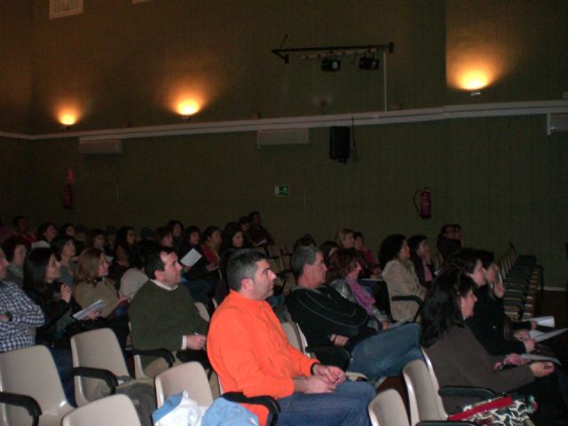 Los padres acogen con éxito la charla de la Escuela Municipal de Padres y Madres Estudiar, enseñar a aprender, Foto 1