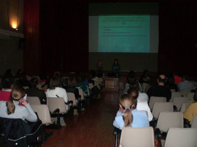 Los padres acogen con éxito la charla de la Escuela Municipal de Padres y Madres Estudiar, enseñar a aprender, Foto 2