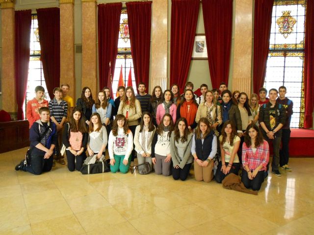 María Dolores Sánchez ofrece una recepción a estudiantes del IES Juan Carlos I que participan en un intercambio con el Gerhart-Hauptman-Schule Kooperative Gesamtschule de Alemania - 1, Foto 1