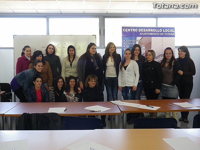 Un total de 15 alumnas inician el programa formativo de auxiliar de centros de estética y belleza, Foto 1