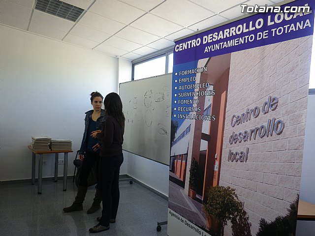 Un total de 15 alumnas inician el programa formativo de auxiliar de centros de esttica y belleza - 5