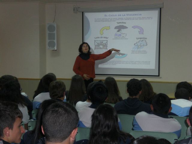 Los escolares participan en un programa de sensibilización por la Igualdad de Oportunidades y Prevención de Violencia de Género en los centros educativos, Foto 2