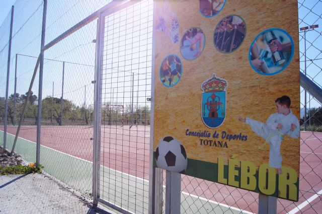 Las concejalías de Juventud y Deportes proponen, a iniciativa de Juvele, dar el nombre de Juan José Martínez González el Navarro a la pista polideportiva de Lébor, Foto 1