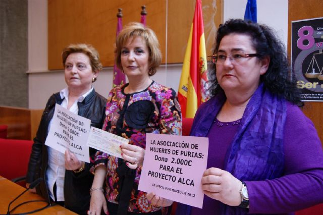 La Asociación de Mujeres de Purias dona 2.000 euros al 'proyecto ALCA' de Lorca - 1, Foto 1