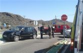 Cruz Roja Española de guilas asiste un grave accidente de trfico ocurrido durante la mañana de hoy martes en la Carretera de Calabardina