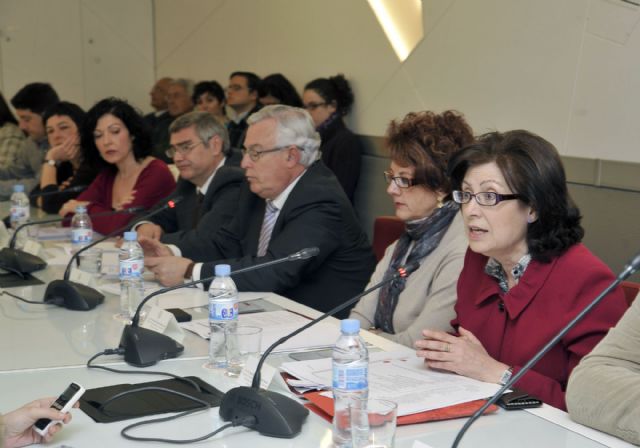 Las mujeres presentan mejores resultados académicos que los hombres, según un informe de la Universidad de Murcia - 3, Foto 3