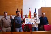 El Ayuntamiento recibe una ayuda económica para la Mesa Solidaria de 4.820 euros por parte del Club Senderista de Lorca 